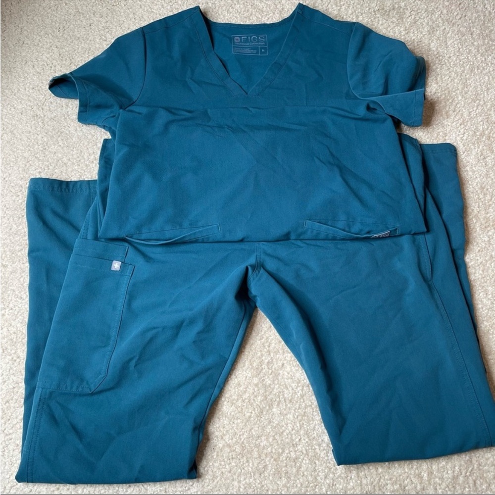 Figs scrubs set